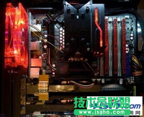 酷炫的機(jī)箱內(nèi) 只有硬盤還是“老樣子”