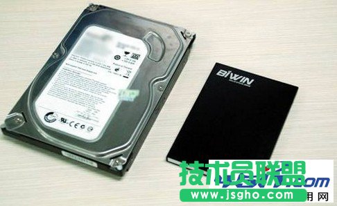 本次對(duì)比的兩位主角1T 7200轉(zhuǎn)HDD 和 BIWIN C8301 128GB SSD